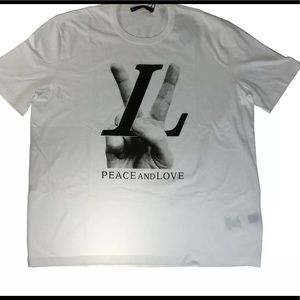 short sleeve Louis Vuitton t-shirt
